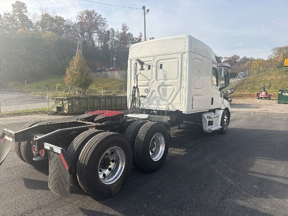 Sleeper Tractor-Heavy Duty Tractors-Freightliner-2021-T12662ST-Cross Lanes-WV-640,536\n\t\tmiles-$ 45,250 - Image 7