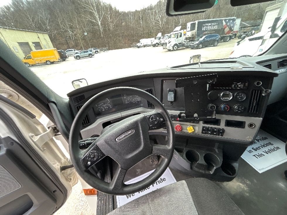 Sleeper Tractor-Heavy Duty Tractors-Freightliner-2021-T12662ST-Huntington-WV-484,557\n\t\tmiles-$ 55,250 - Image 11