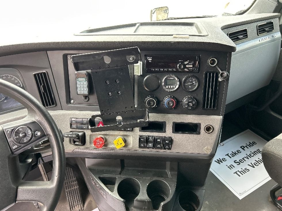 Sleeper Tractor-Heavy Duty Tractors-Freightliner-2021-T12662ST-Huntington-WV-484,557\n\t\tmiles-$ 55,250 - Image 12