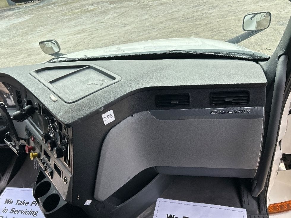 Sleeper Tractor-Heavy Duty Tractors-Freightliner-2021-T12662ST-Huntington-WV-484,557\n\t\tmiles-$ 55,250 - Image 14