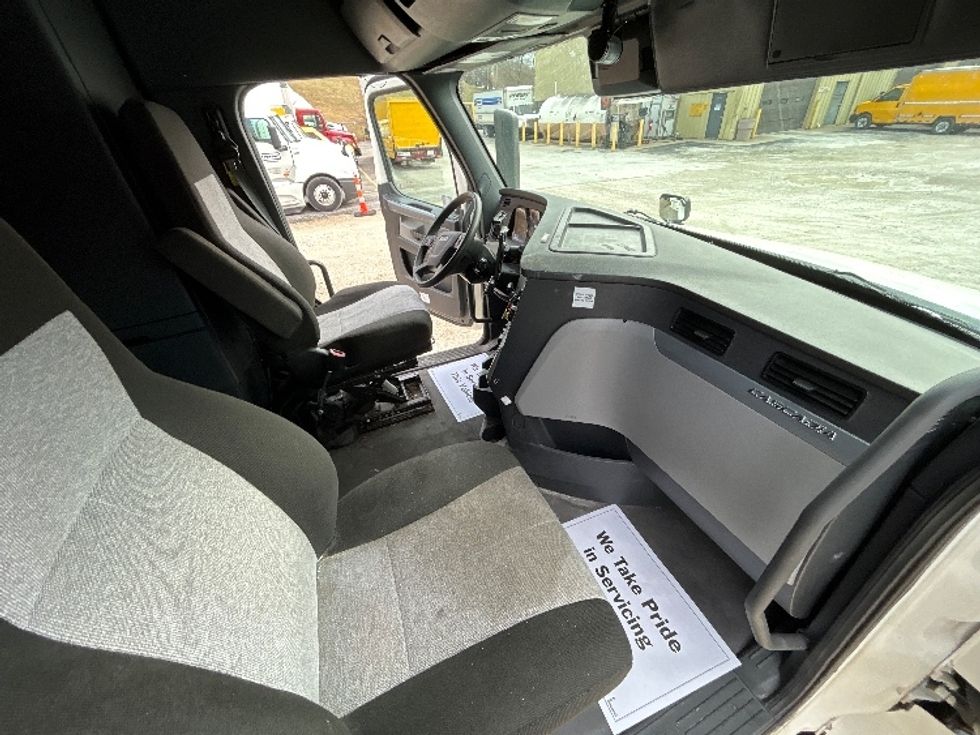 Sleeper Tractor-Heavy Duty Tractors-Freightliner-2021-T12662ST-Huntington-WV-484,557\n\t\tmiles-$ 55,250 - Image 15