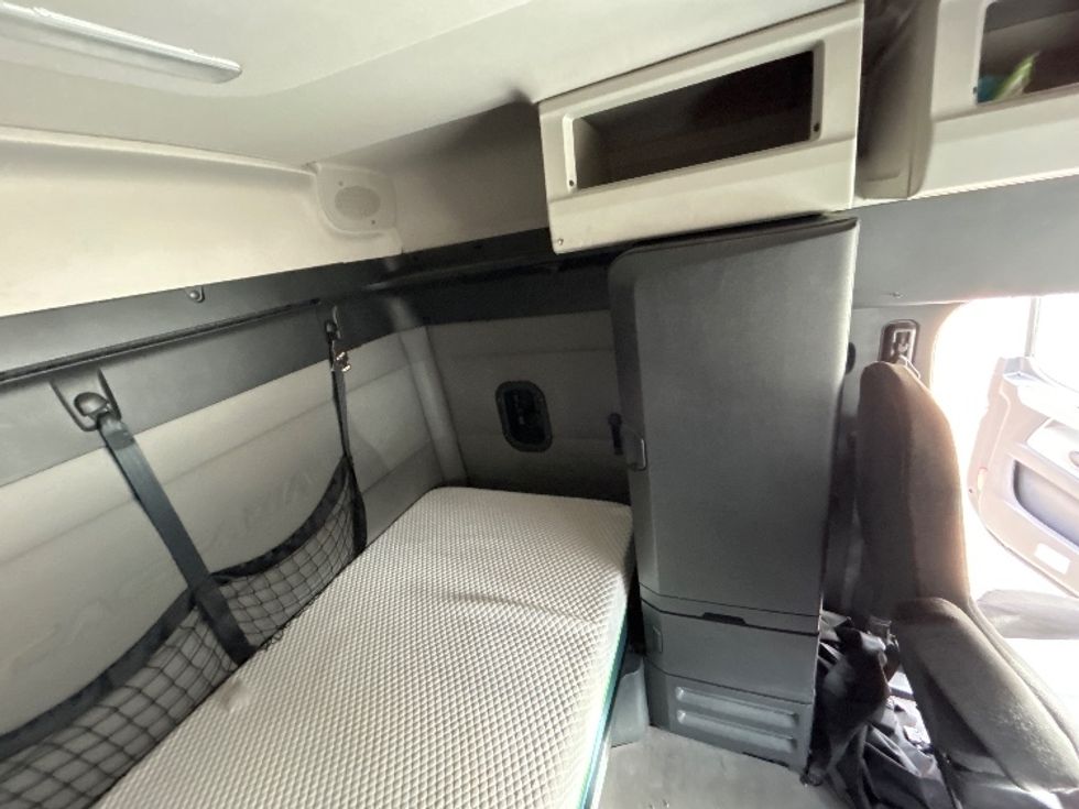 Sleeper Tractor-Heavy Duty Tractors-Freightliner-2021-T12662ST-Huntington-WV-484,557\n\t\tmiles-$ 55,250 - Image 18