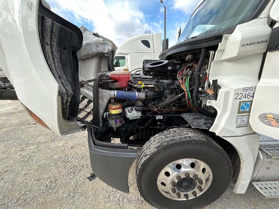 Sleeper Tractor-Heavy Duty Tractors-Freightliner-2021-T12662ST-Huntington-WV-484,557\n\t\tmiles-$ 55,250 - Image 21