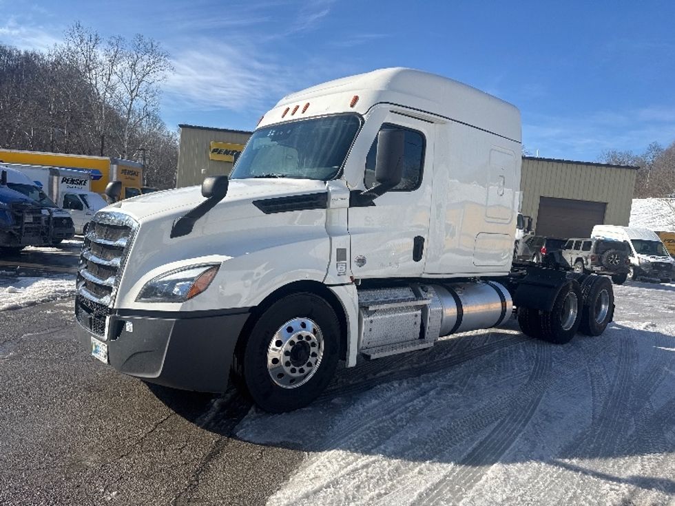 Sleeper Tractor-Heavy Duty Tractors-Freightliner-2021-T12662ST-Huntington-WV-484,557\n\t\tmiles-$ 55,250 - Image 3