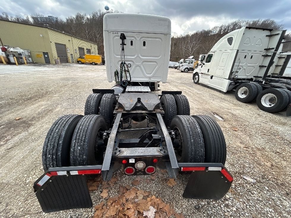 Sleeper Tractor-Heavy Duty Tractors-Freightliner-2021-T12662ST-Huntington-WV-484,557\n\t\tmiles-$ 55,250 - Image 6
