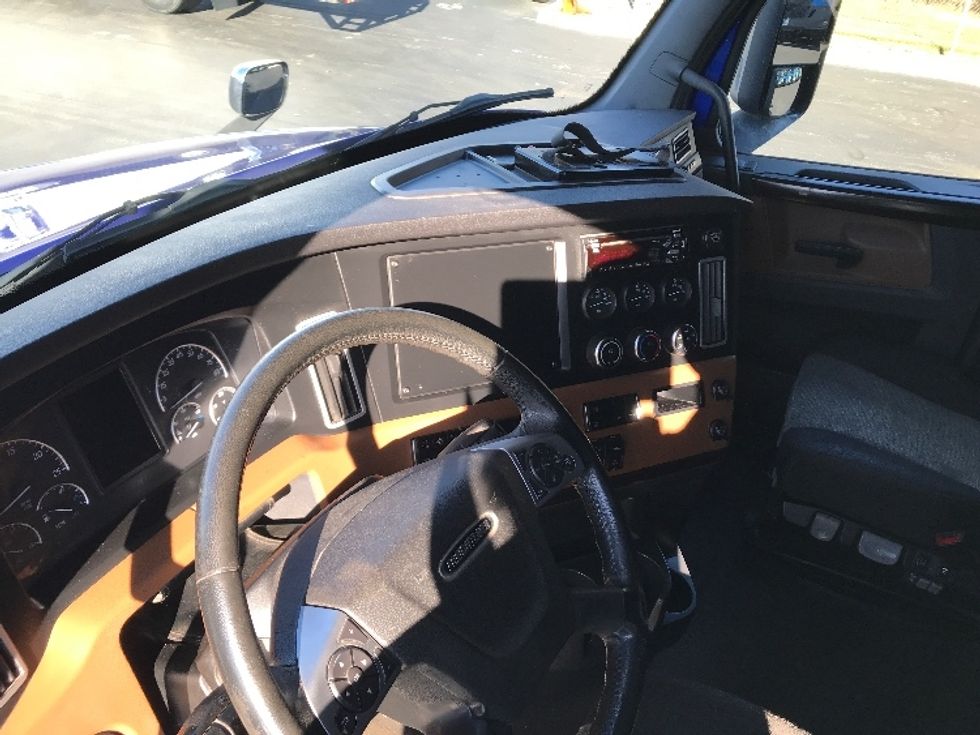 Sleeper Tractor-Heavy Duty Tractors-Freightliner-2021-T12662ST-Lancaster-PA-598,424\n\t\tmiles-$ 46,500 - Image 11