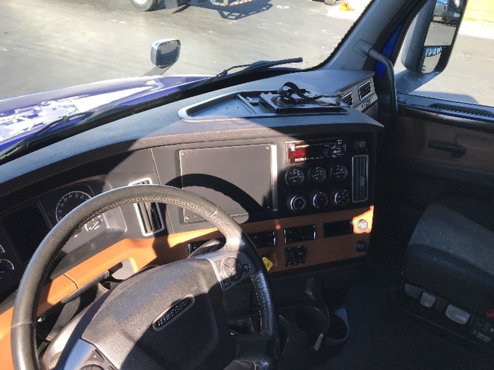 Sleeper Tractor-Heavy Duty Tractors-Freightliner-2021-T12662ST-Lancaster-PA-598,424\n\t\tmiles-$ 46,500 - Image 12