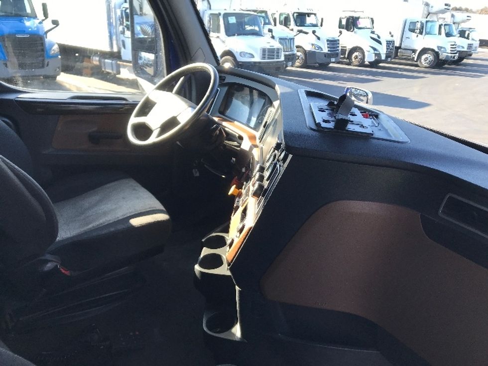 Sleeper Tractor-Heavy Duty Tractors-Freightliner-2021-T12662ST-Lancaster-PA-598,424\n\t\tmiles-$ 46,500 - Image 15