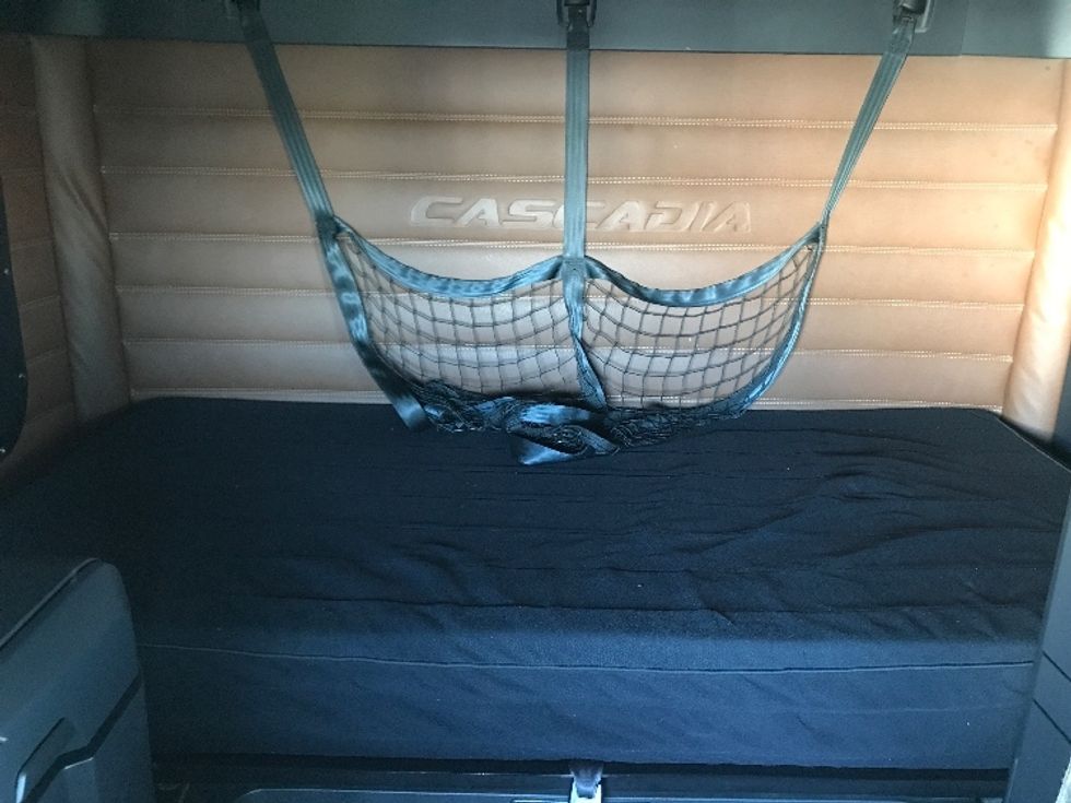 Sleeper Tractor-Heavy Duty Tractors-Freightliner-2021-T12662ST-Lancaster-PA-598,424\n\t\tmiles-$ 46,500 - Image 16