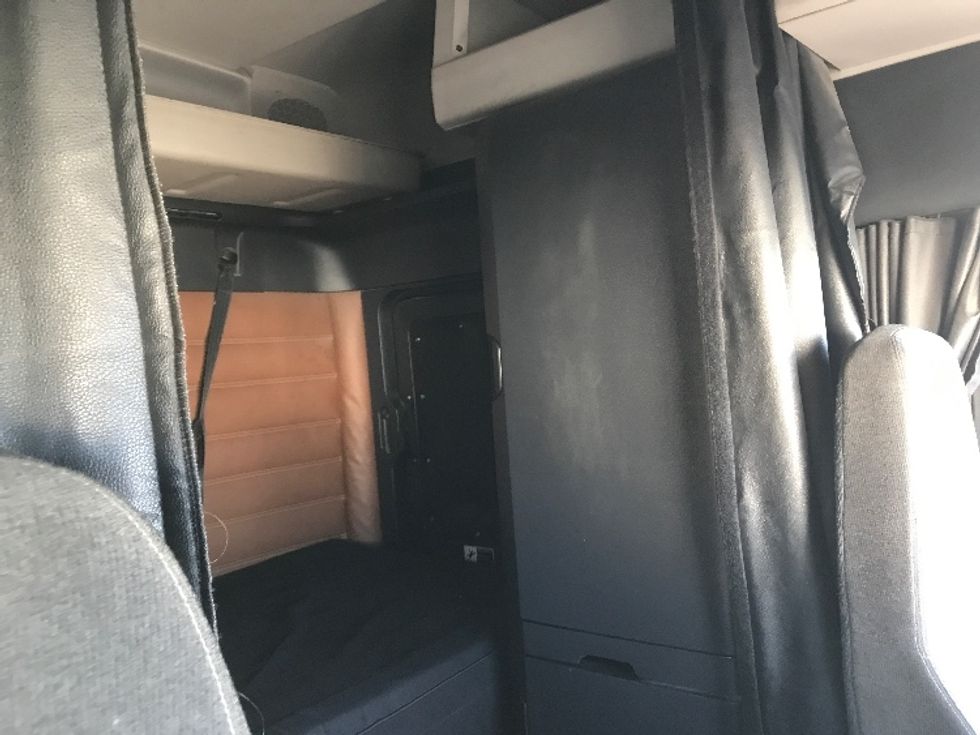 Sleeper Tractor-Heavy Duty Tractors-Freightliner-2021-T12662ST-Lancaster-PA-598,424\n\t\tmiles-$ 46,500 - Image 18