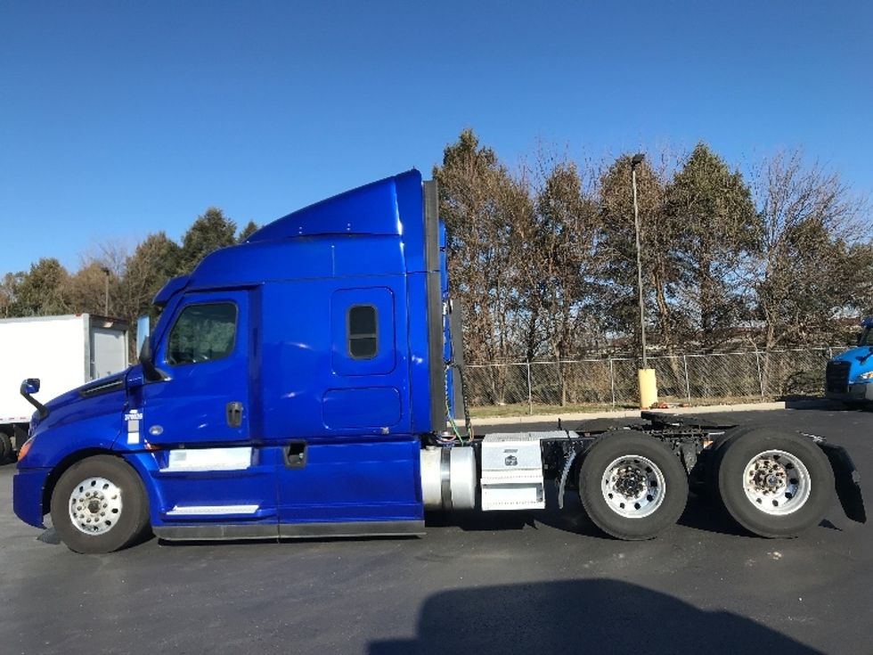 Sleeper Tractor-Heavy Duty Tractors-Freightliner-2021-T12662ST-Lancaster-PA-598,424\n\t\tmiles-$ 46,500 - Image 4
