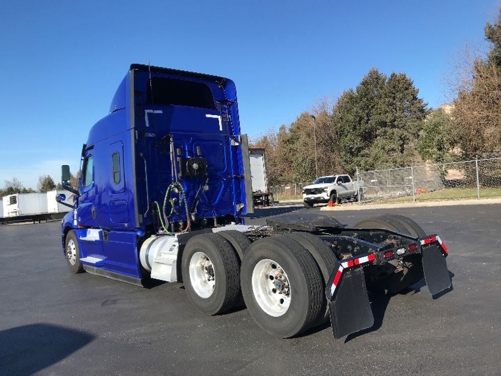 Sleeper Tractor-Heavy Duty Tractors-Freightliner-2021-T12662ST-Lancaster-PA-598,424\n\t\tmiles-$ 46,500 - Image 5