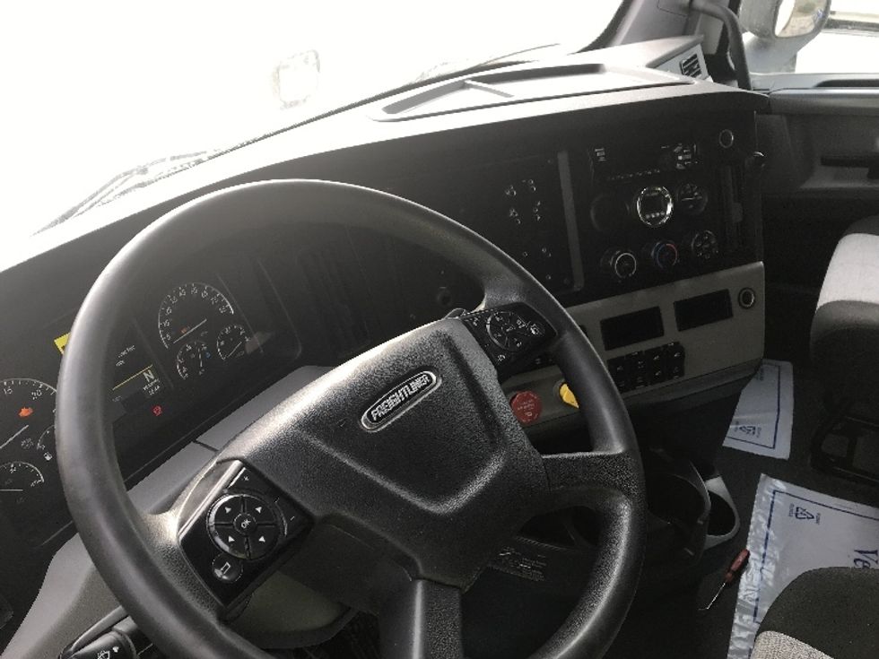 Sleeper Tractor-Heavy Duty Tractors-Freightliner-2021-T12662ST-Lincoln-NE-688,282\n\t\tmiles-$ 41,500 - Image 10