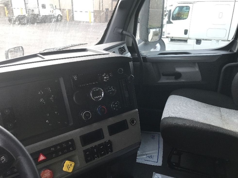 Sleeper Tractor-Heavy Duty Tractors-Freightliner-2021-T12662ST-Lincoln-NE-688,282\n\t\tmiles-$ 41,500 - Image 12