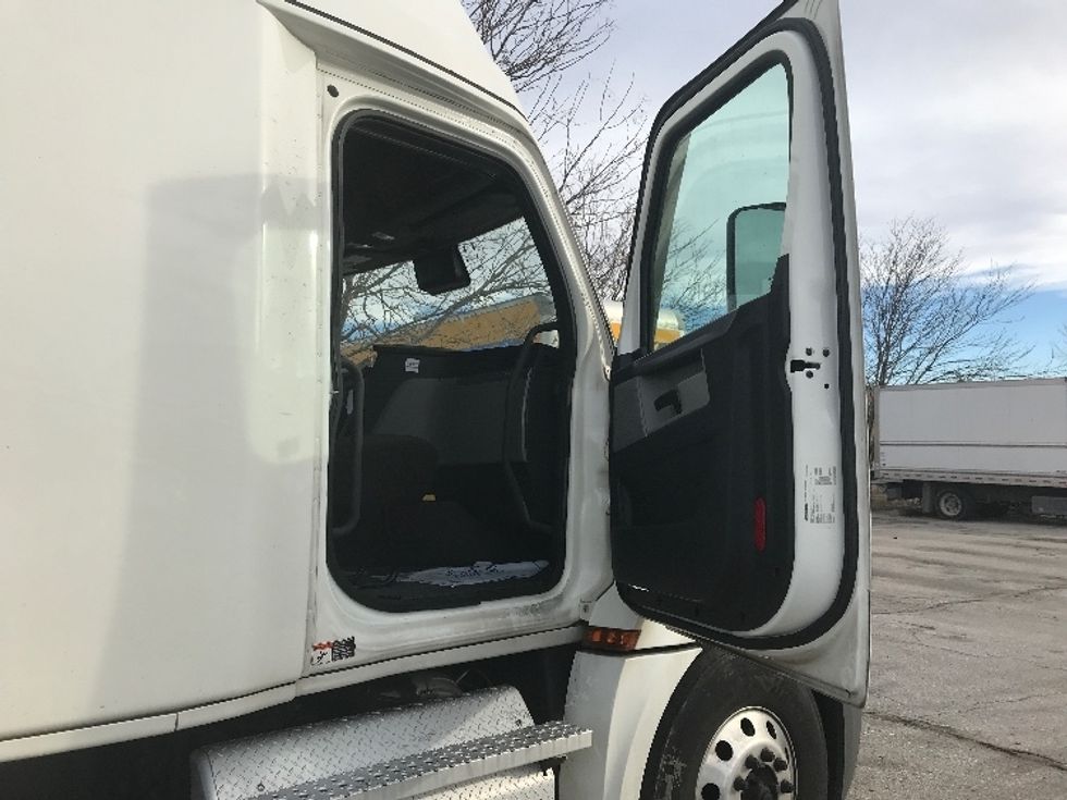 Sleeper Tractor-Heavy Duty Tractors-Freightliner-2021-T12662ST-Lincoln-NE-688,282\n\t\tmiles-$ 41,500 - Image 13