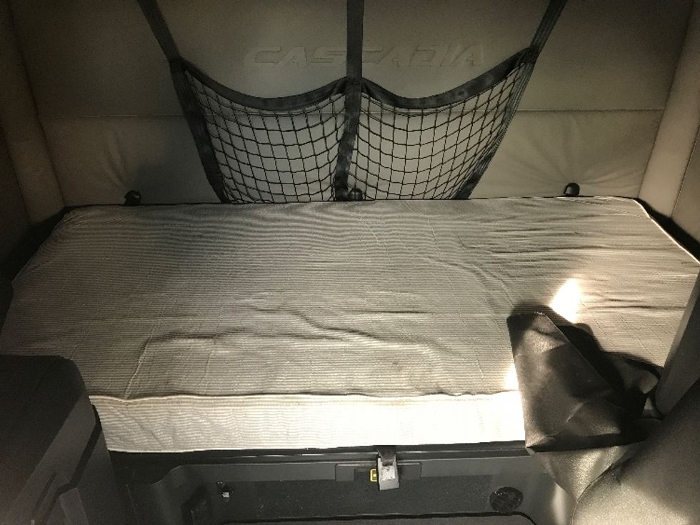 Sleeper Tractor-Heavy Duty Tractors-Freightliner-2021-T12662ST-Lincoln-NE-688,282\n\t\tmiles-$ 41,500 - Image 16