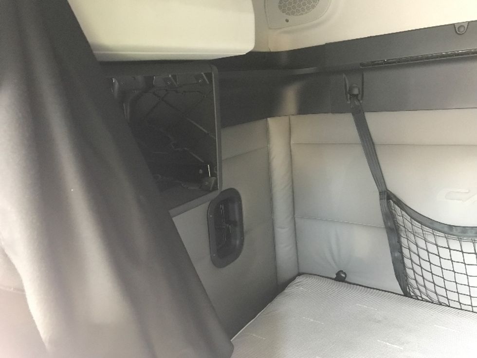 Sleeper Tractor-Heavy Duty Tractors-Freightliner-2021-T12662ST-Lincoln-NE-688,282\n\t\tmiles-$ 41,500 - Image 19