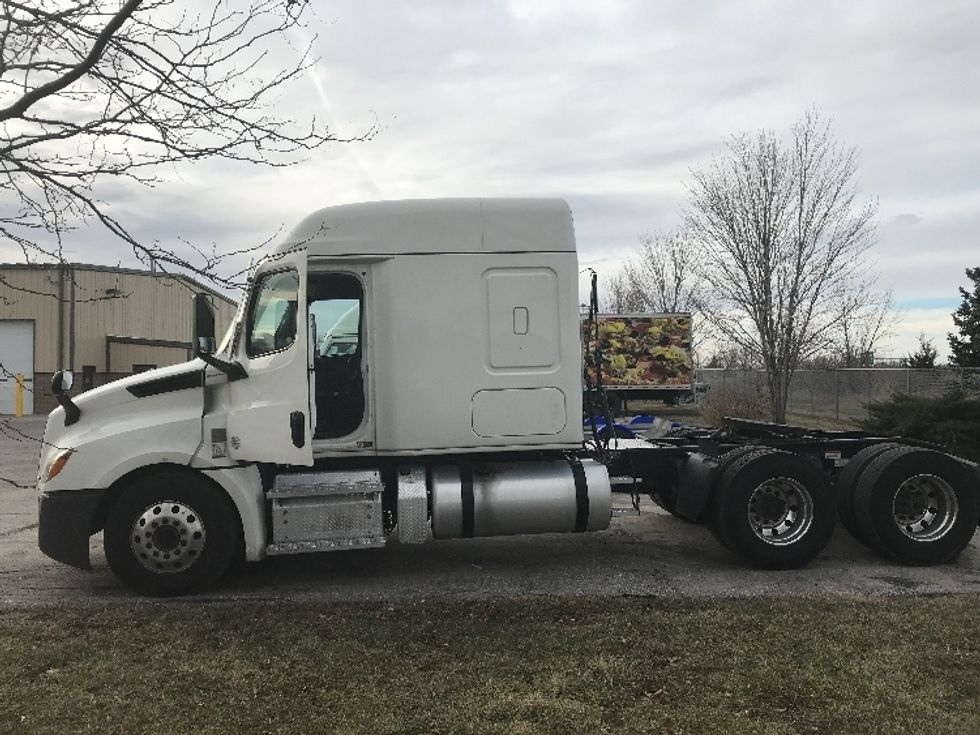 Sleeper Tractor-Heavy Duty Tractors-Freightliner-2021-T12662ST-Lincoln-NE-688,282\n\t\tmiles-$ 41,500 - Image 4