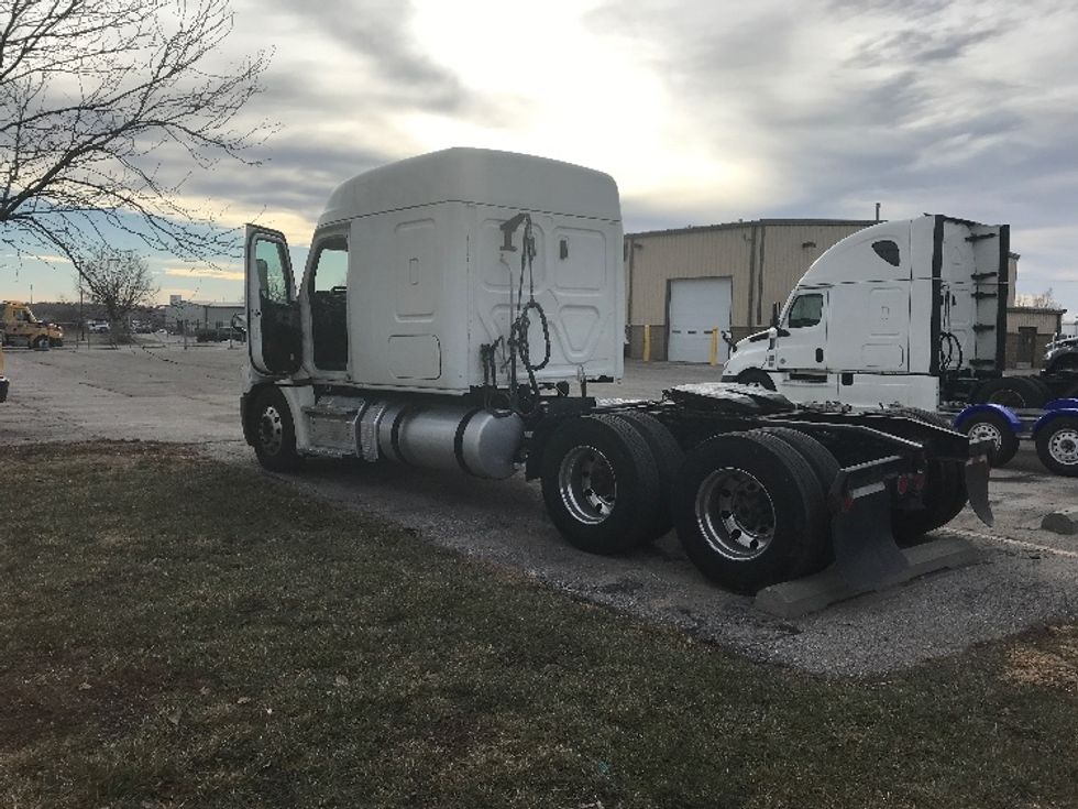 Sleeper Tractor-Heavy Duty Tractors-Freightliner-2021-T12662ST-Lincoln-NE-688,282\n\t\tmiles-$ 41,500 - Image 5