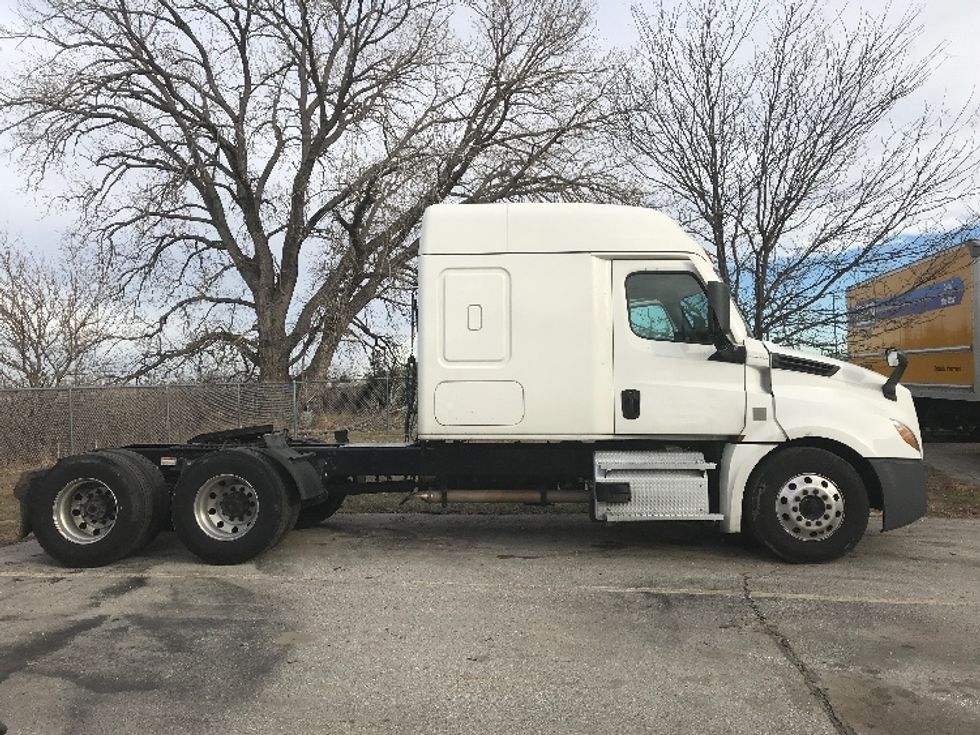 Sleeper Tractor-Heavy Duty Tractors-Freightliner-2021-T12662ST-Lincoln-NE-688,282\n\t\tmiles-$ 41,500 - Image 8