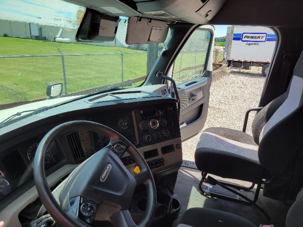 Sleeper Tractor-Heavy Duty Tractors-Freightliner-2021-T12662ST-Moberly-MO-582,141\n\t\tmiles-$ 13,000 - Image 10