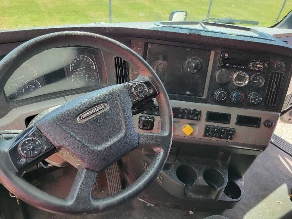 Sleeper Tractor-Heavy Duty Tractors-Freightliner-2021-T12662ST-Moberly-MO-582,141\n\t\tmiles-$ 13,000 - Image 11