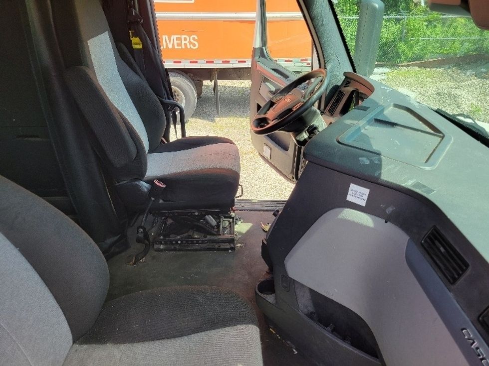 Sleeper Tractor-Heavy Duty Tractors-Freightliner-2021-T12662ST-Moberly-MO-582,141\n\t\tmiles-$ 13,000 - Image 15