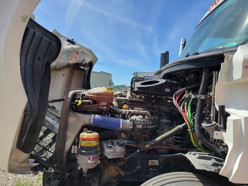 Sleeper Tractor-Heavy Duty Tractors-Freightliner-2021-T12662ST-Moberly-MO-582,141\n\t\tmiles-$ 13,000 - Image 21