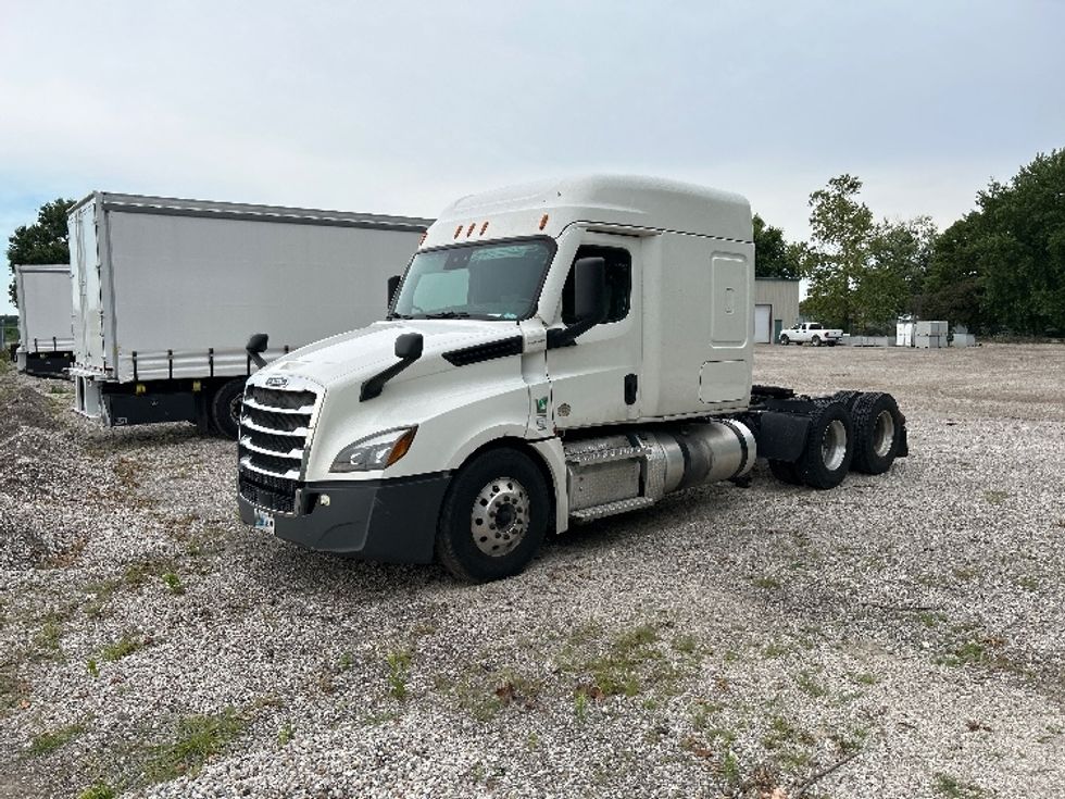 Sleeper Tractor-Heavy Duty Tractors-Freightliner-2021-T12662ST-Moberly-MO-582,141\n\t\tmiles-$ 13,000 - Image 3
