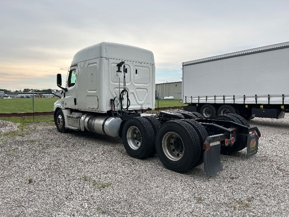Sleeper Tractor-Heavy Duty Tractors-Freightliner-2021-T12662ST-Moberly-MO-582,141\n\t\tmiles-$ 13,000 - Image 5