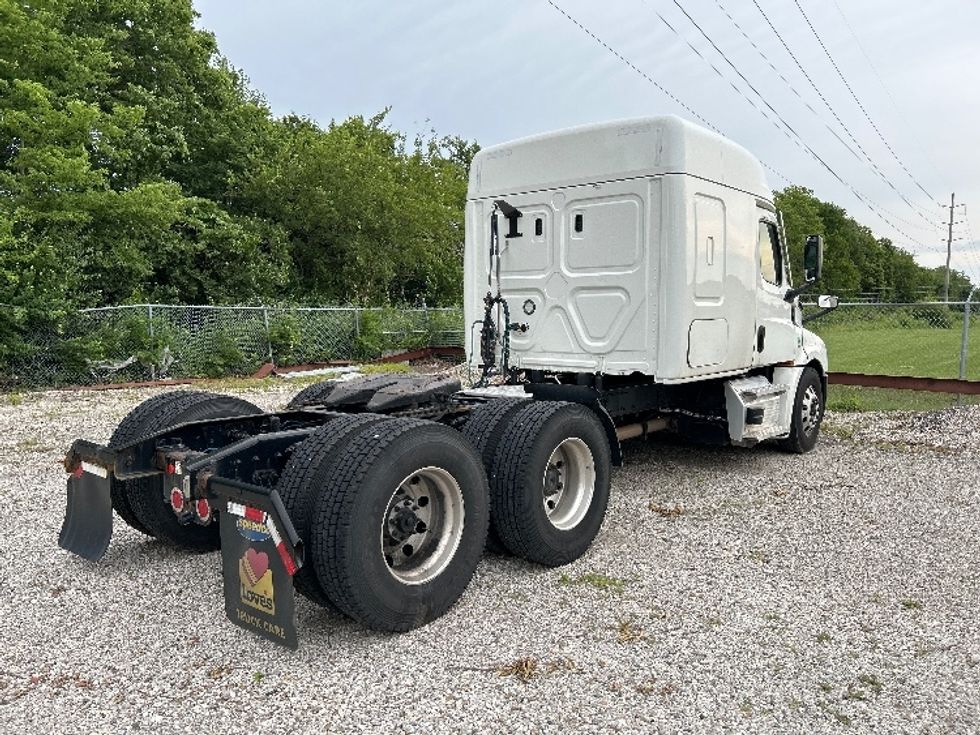 Sleeper Tractor-Heavy Duty Tractors-Freightliner-2021-T12662ST-Moberly-MO-582,141\n\t\tmiles-$ 13,000 - Image 7