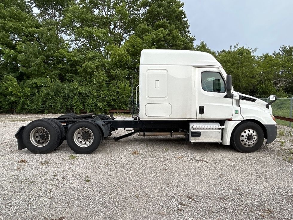 Sleeper Tractor-Heavy Duty Tractors-Freightliner-2021-T12662ST-Moberly-MO-582,141\n\t\tmiles-$ 13,000 - Image 8
