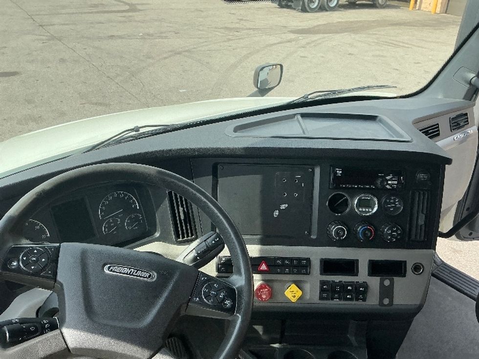 Sleeper Tractor-Heavy Duty Tractors-Freightliner-2021-T12662ST-Piqua-OH-540,969\n\t\tmiles-$ 50,250 - Image 11