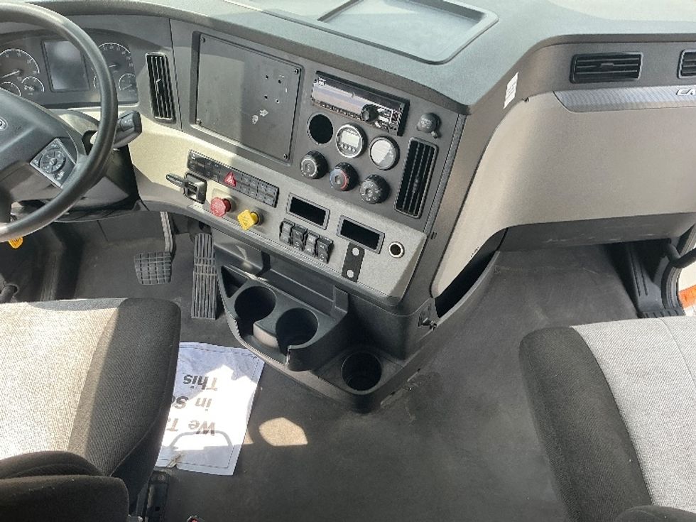 Sleeper Tractor-Heavy Duty Tractors-Freightliner-2021-T12662ST-Piqua-OH-540,969\n\t\tmiles-$ 50,250 - Image 12