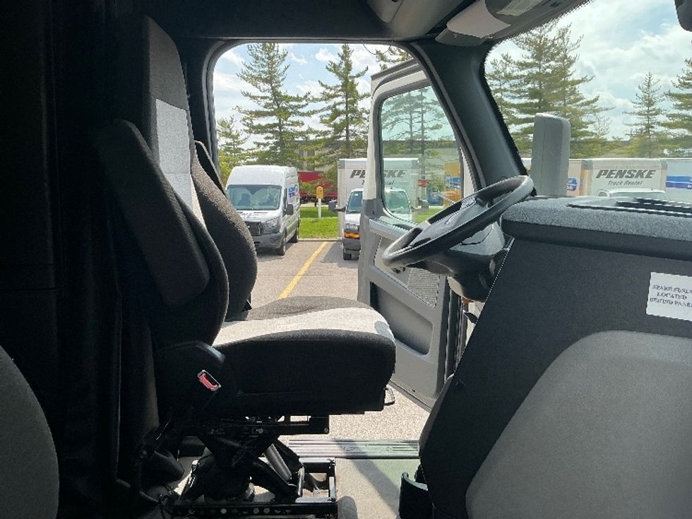 Sleeper Tractor-Heavy Duty Tractors-Freightliner-2021-T12662ST-Piqua-OH-540,969\n\t\tmiles-$ 50,250 - Image 15