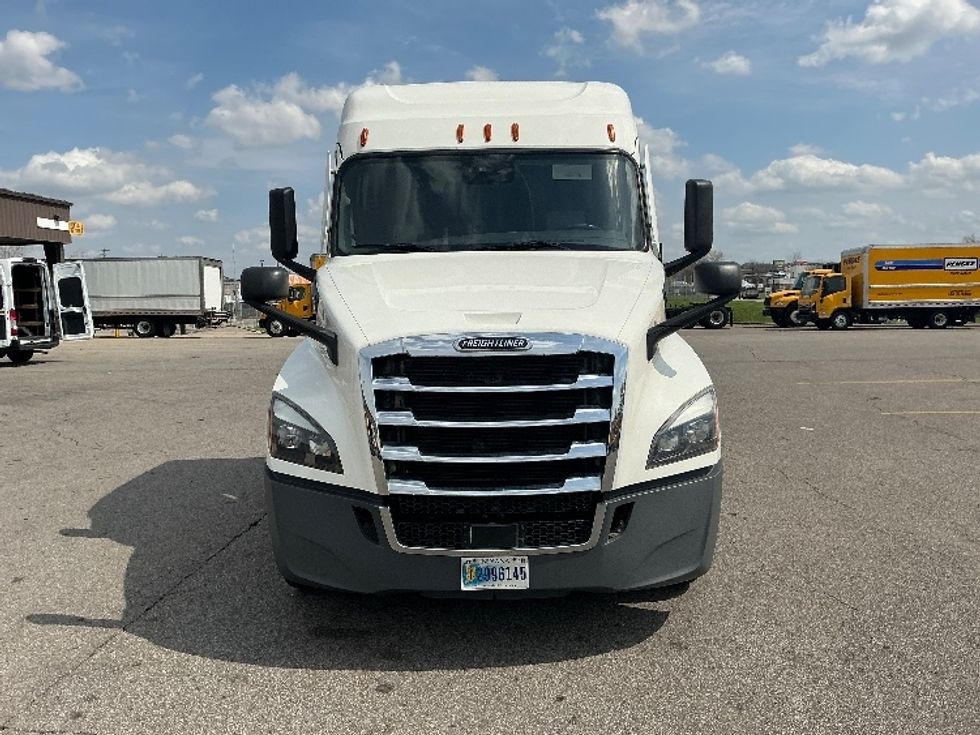 Sleeper Tractor-Heavy Duty Tractors-Freightliner-2021-T12662ST-Piqua-OH-540,969\n\t\tmiles-$ 50,250 - Image 2