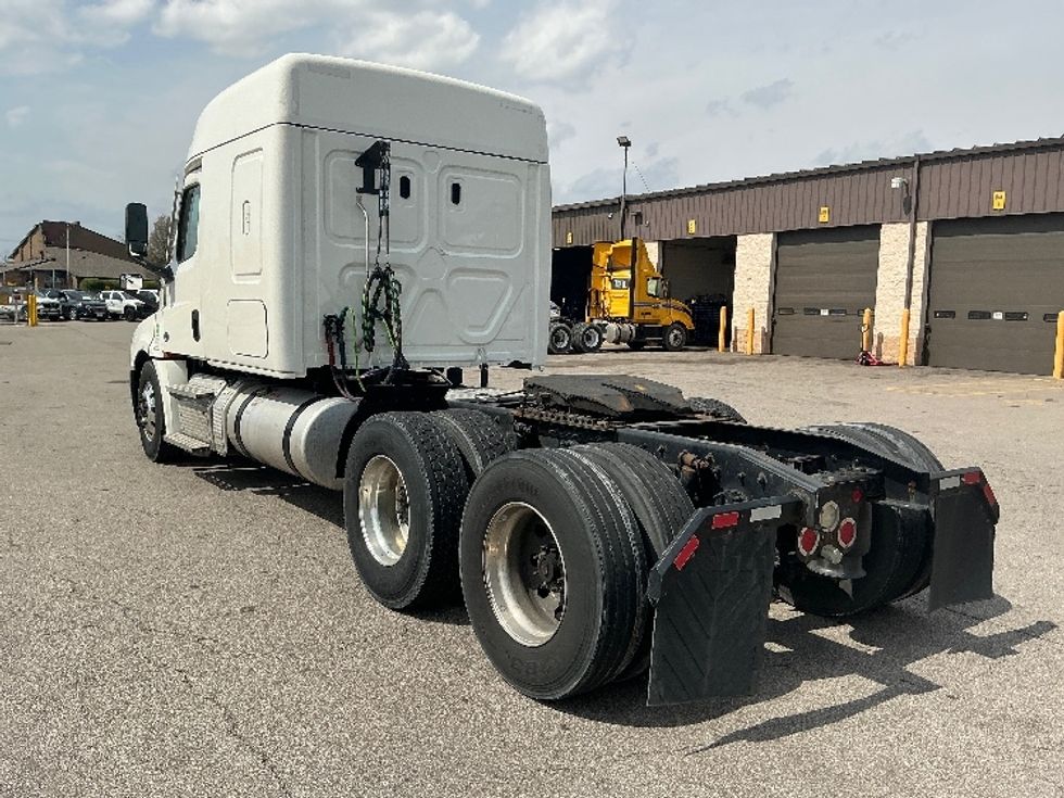 Sleeper Tractor-Heavy Duty Tractors-Freightliner-2021-T12662ST-Piqua-OH-540,969\n\t\tmiles-$ 50,250 - Image 5