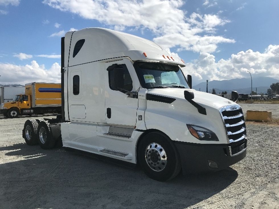 Sleeper Tractor-Heavy Duty Tractors-Freightliner-2021-T12664ST-Abbotsford-BC-626,695\n\t\tkm-$ 103,000 - Image 1