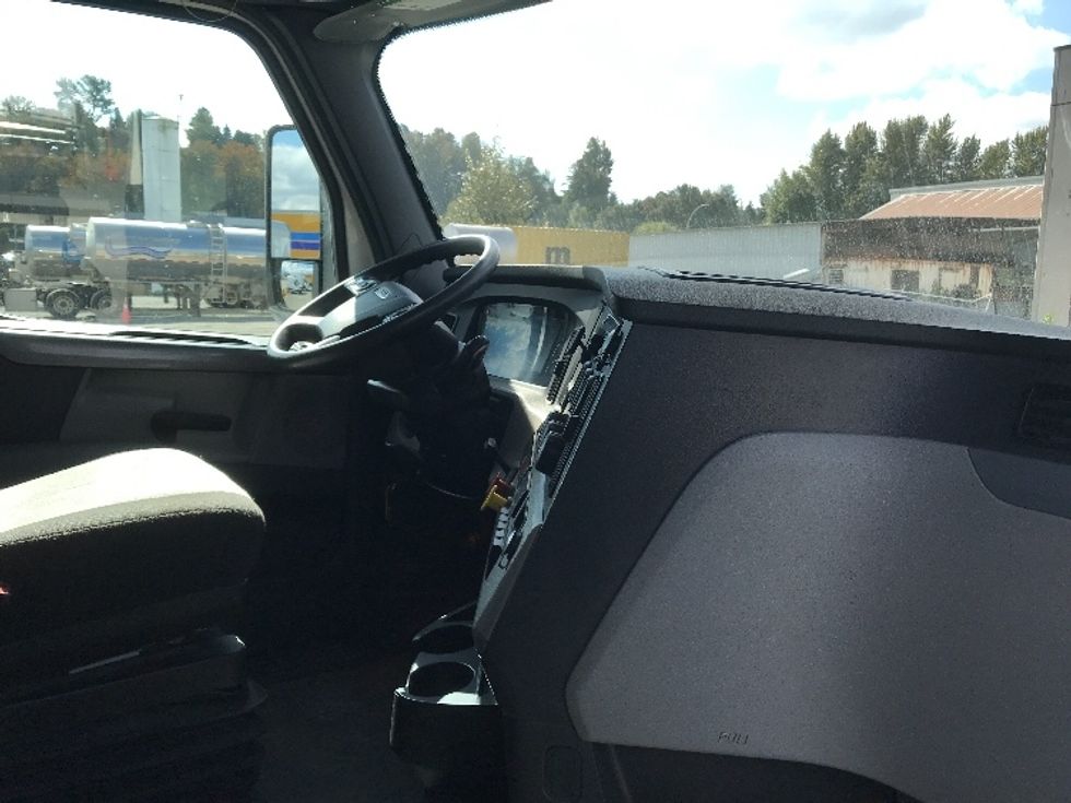 Sleeper Tractor-Heavy Duty Tractors-Freightliner-2021-T12664ST-Abbotsford-BC-626,695\n\t\tkm-$ 103,000 - Image 15