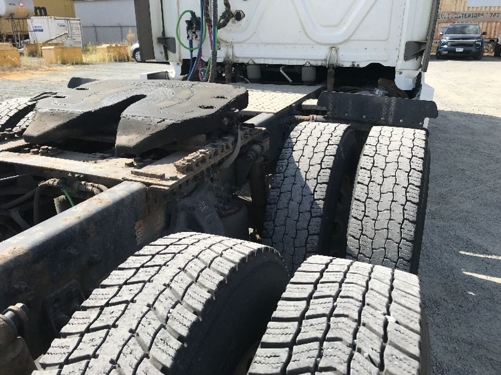 Sleeper Tractor-Heavy Duty Tractors-Freightliner-2021-T12664ST-Abbotsford-BC-626,695\n\t\tkm-$ 103,000 - Image 23