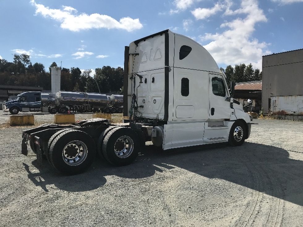 Sleeper Tractor-Heavy Duty Tractors-Freightliner-2021-T12664ST-Abbotsford-BC-626,695\n\t\tkm-$ 103,000 - Image 7