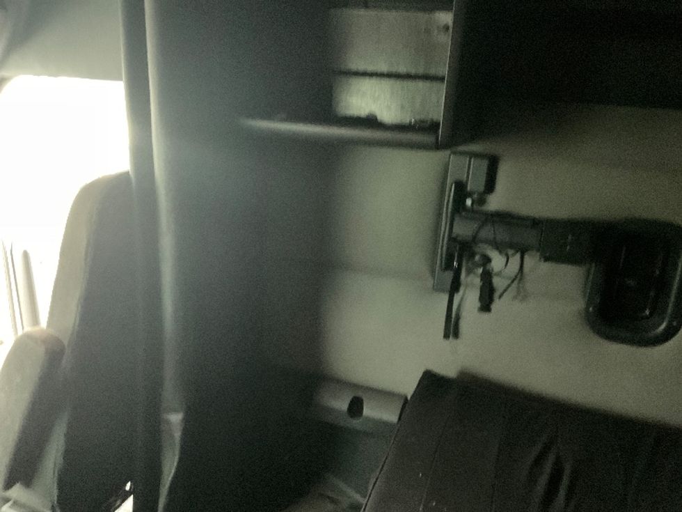 Sleeper Tractor-Heavy Duty Tractors-Freightliner-2021-T12664ST-Akron-OH-663,545\n\t\tmiles-$ 56,000 - Image 19