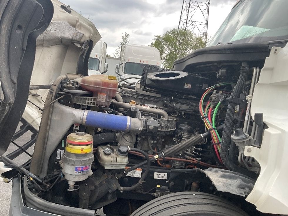 Sleeper Tractor-Heavy Duty Tractors-Freightliner-2021-T12664ST-Akron-OH-663,545\n\t\tmiles-$ 56,000 - Image 21