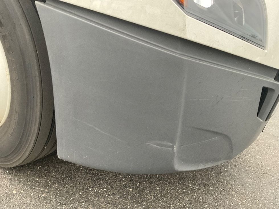 Sleeper Tractor-Heavy Duty Tractors-Freightliner-2021-T12664ST-Akron-OH-663,545\n\t\tmiles-$ 56,000 - Image 26