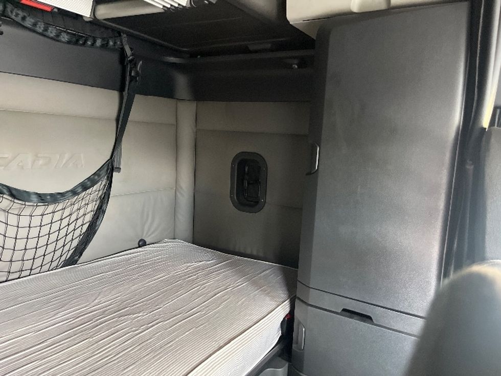 Sleeper Tractor-Heavy Duty Tractors-Freightliner-2021-T12664ST-Alabaster-AL-538,935\n\t\tmiles-$ 62,750 - Image 18