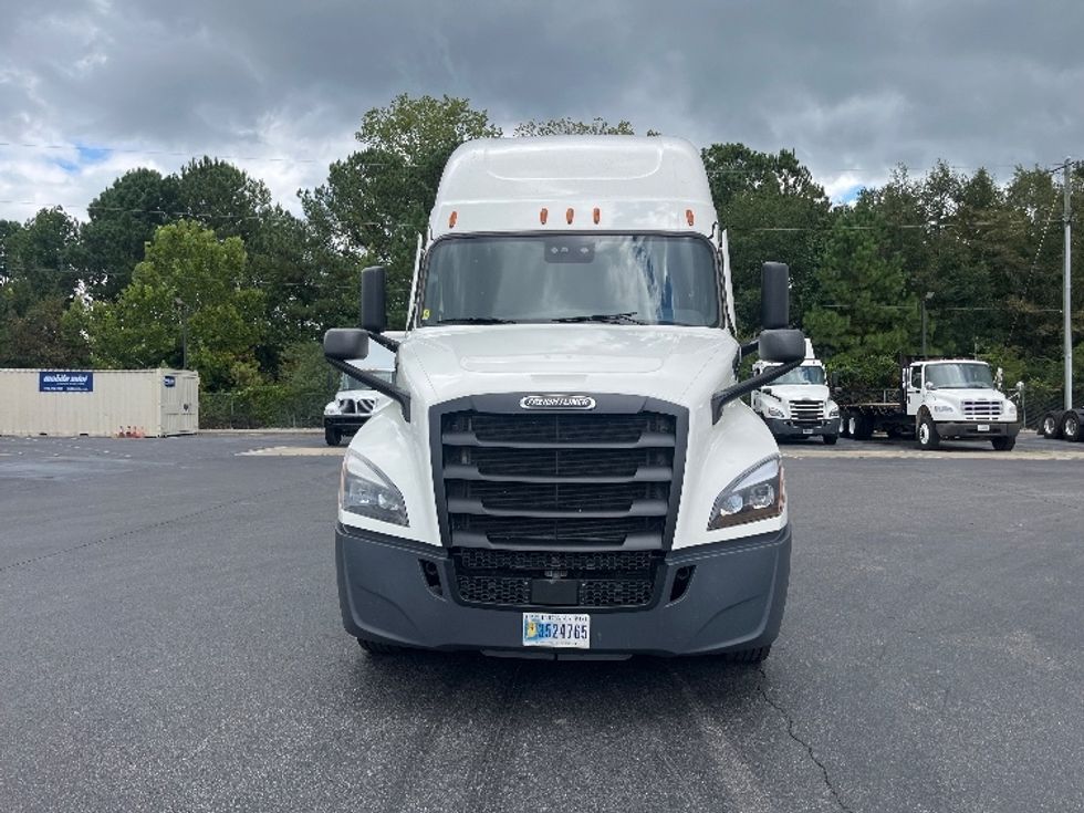 Sleeper Tractor-Heavy Duty Tractors-Freightliner-2021-T12664ST-Alabaster-AL-538,935\n\t\tmiles-$ 62,750 - Image 2