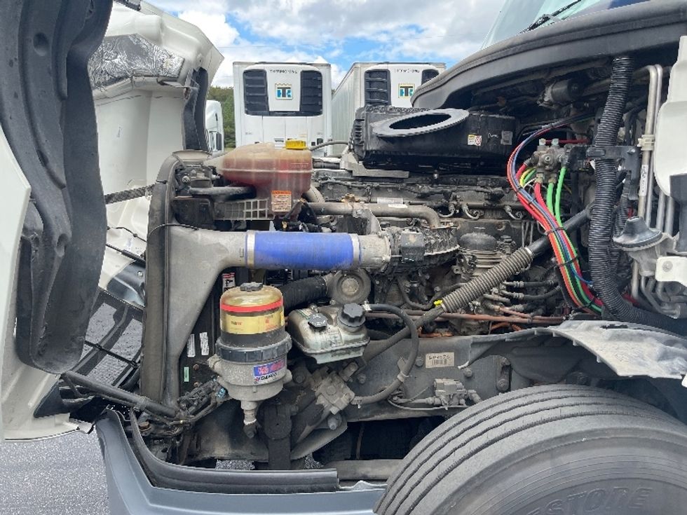 Sleeper Tractor-Heavy Duty Tractors-Freightliner-2021-T12664ST-Alabaster-AL-538,935\n\t\tmiles-$ 62,750 - Image 21