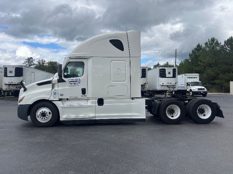 Sleeper Tractor-Heavy Duty Tractors-Freightliner-2021-T12664ST-Alabaster-AL-538,935\n\t\tmiles-$ 62,750 - Image 4