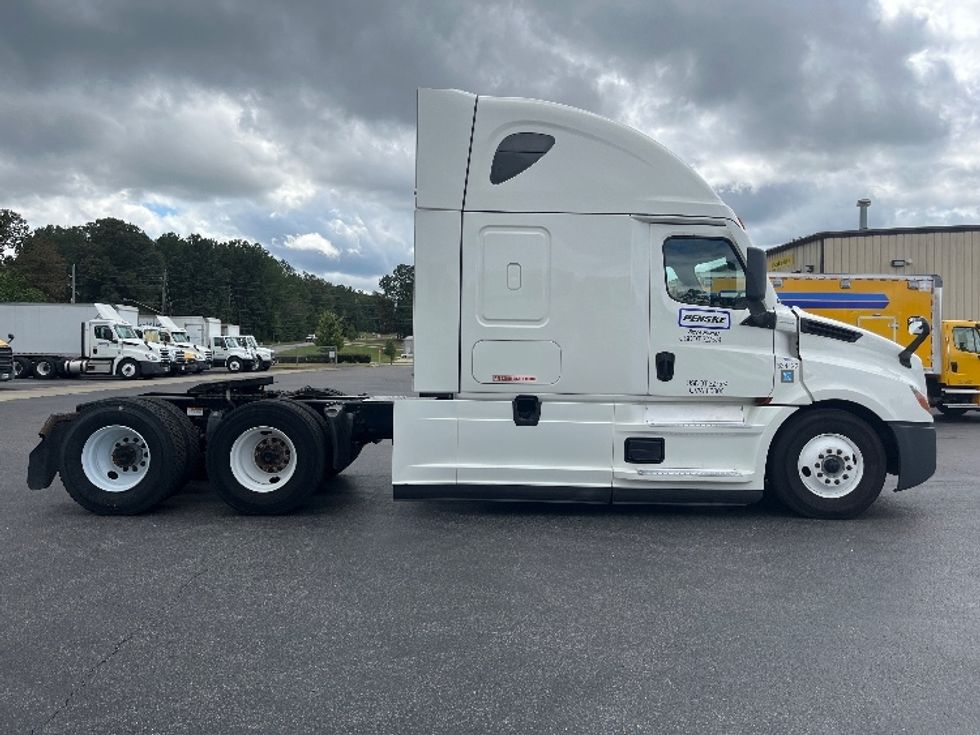 Sleeper Tractor-Heavy Duty Tractors-Freightliner-2021-T12664ST-Alabaster-AL-538,935\n\t\tmiles-$ 62,750 - Image 8
