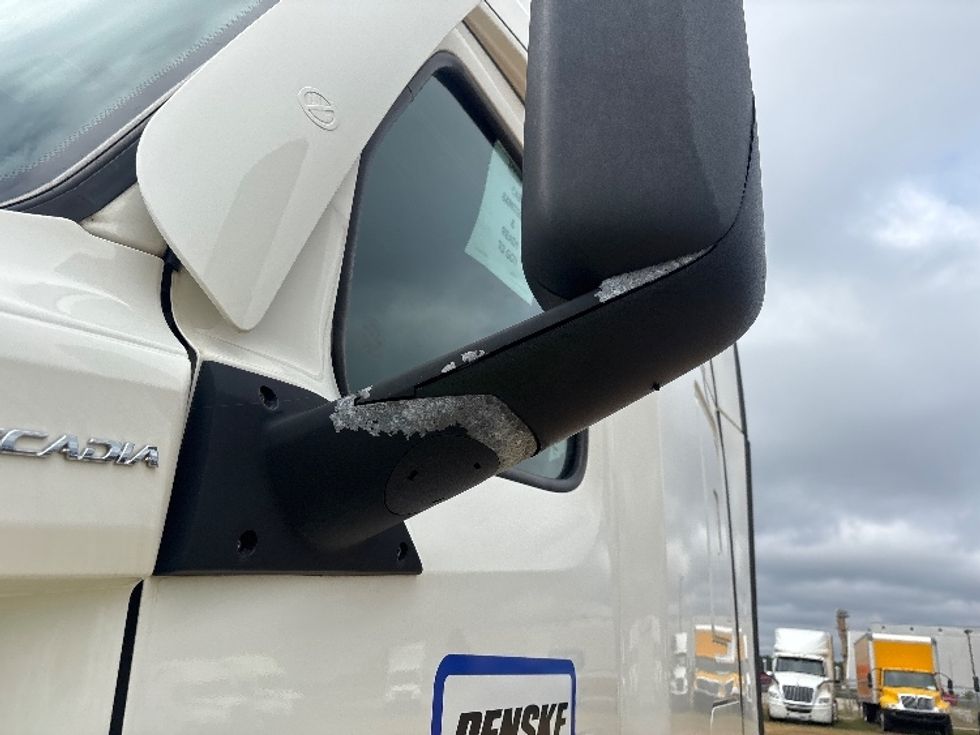 Sleeper Tractor-Heavy Duty Tractors-Freightliner-2021-T12664ST-Albany-GA-606,528\n\t\tmiles-$ 61,500 - Image 22